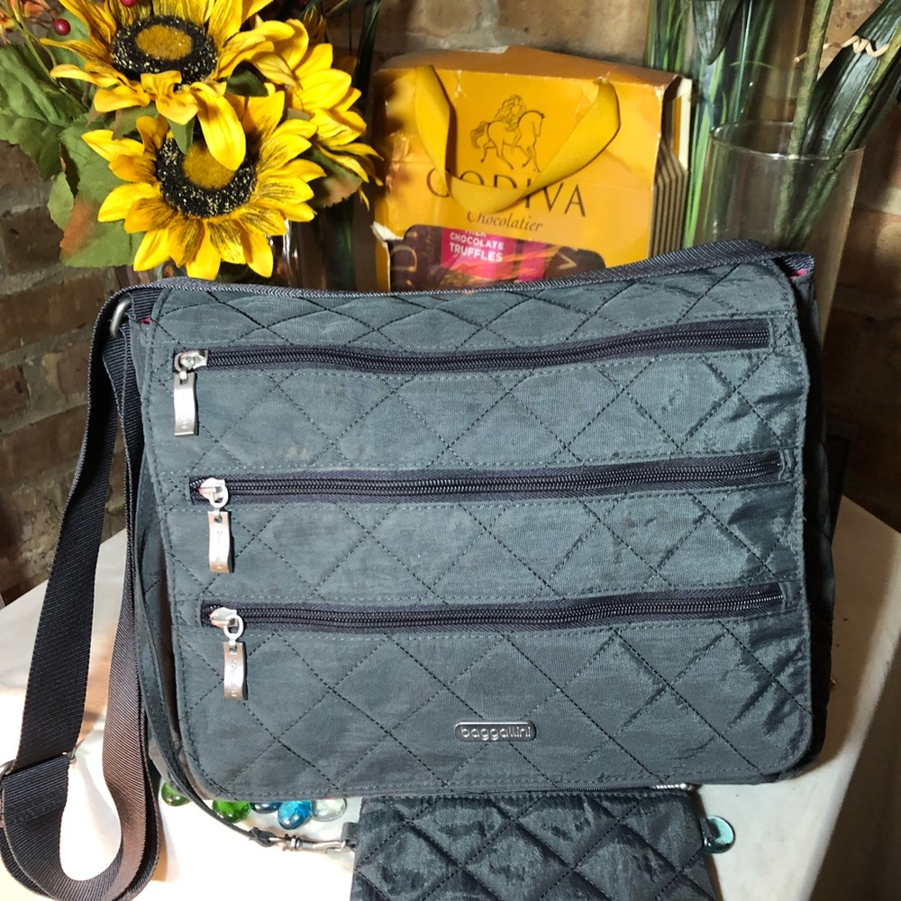Baggallini Crossbody Bag - Picture 2 of 8